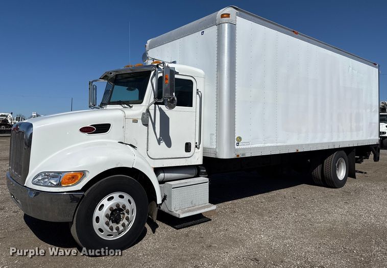 2005 Peterbilt 335 box truck - EG2624