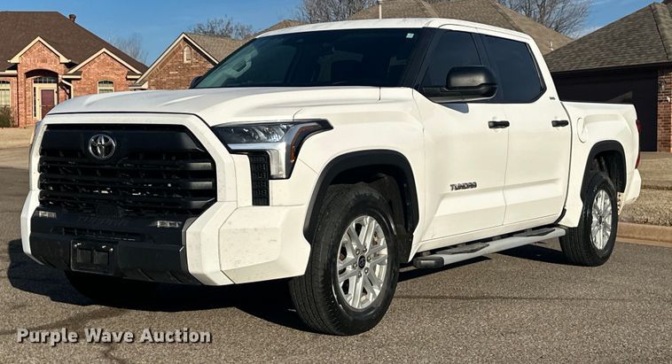 2022 Toyota Tundra SR5 CrewMax pickup truck - EK0372