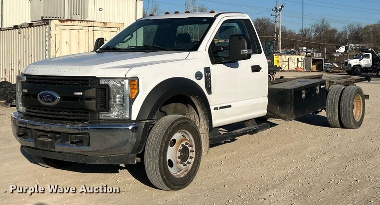 2017 Ford F550 Super Duty XL truck cab and chassis - EK2728