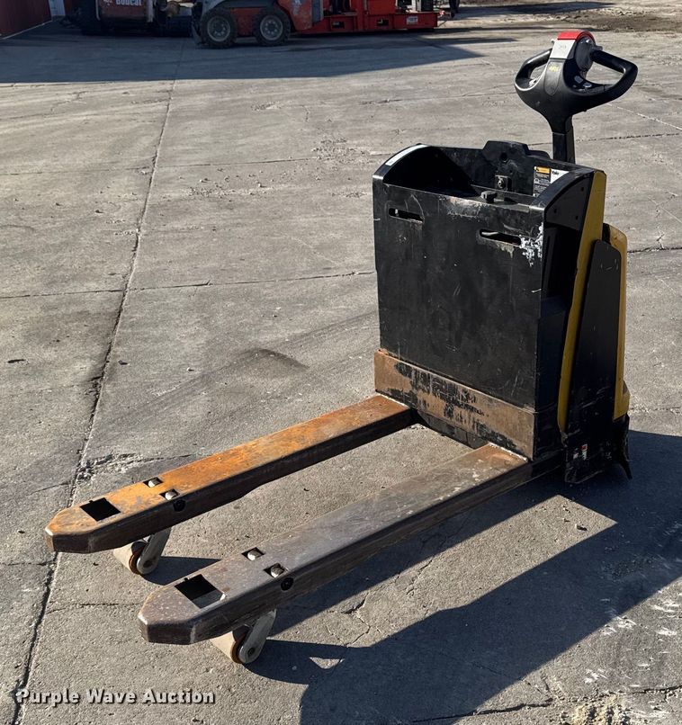 Yale MPB045VGN24T2646 pallet jack - EM3562