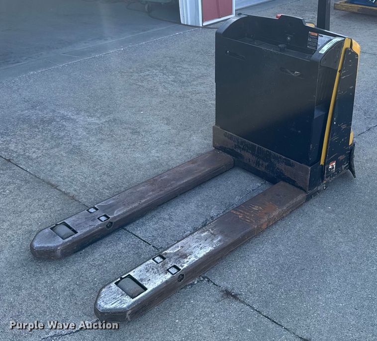 Yale MPB045VGN24T2646 pallet Jack - EM3563