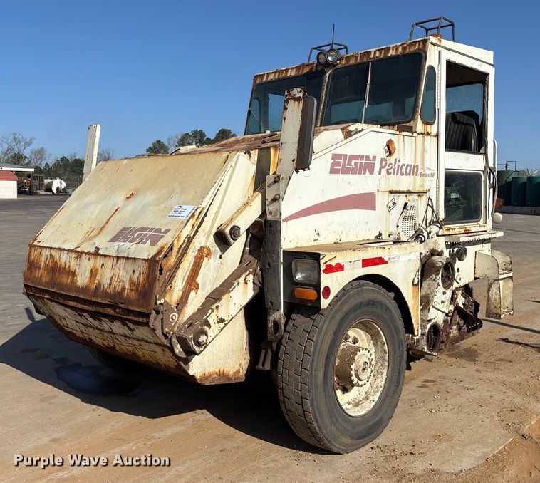 1997 Elgin Pelican Series SE street sweeper - DM1892