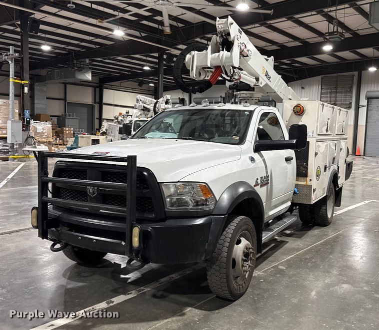 2015 Dodge Ram 5500 bucket truck - DQ6690