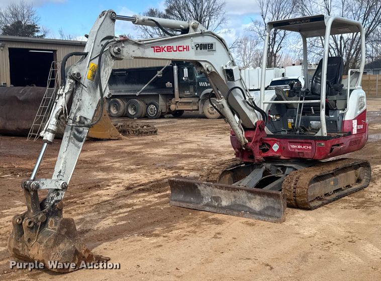 2017 Takeuchi TB240 mini excavator - DU9723