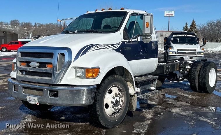 2007 Ford  F650 Super Duty truck cab and chassis - DV0641
