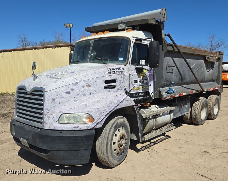 2001 Mack CX613 dump truck - DV1328