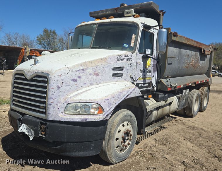 2001 Mack CX613 dump truck - DV1331
