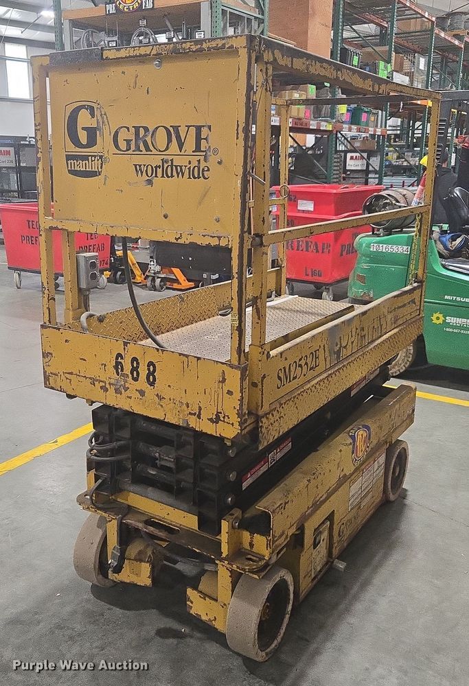 1998 Grove SM2532E scissor lift - DY6999