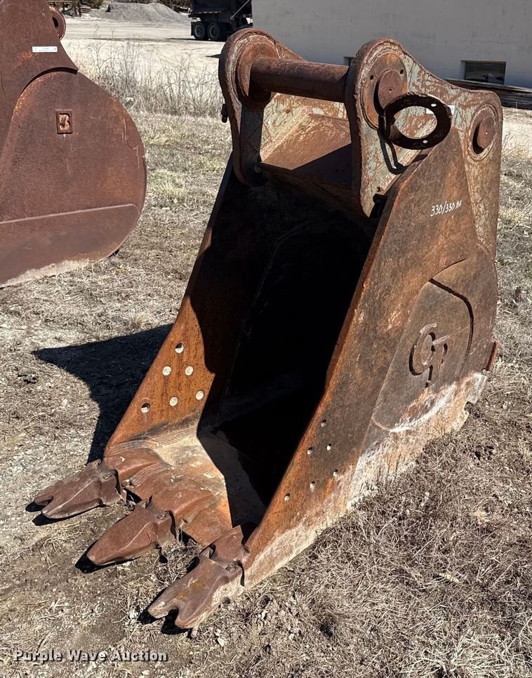 CP 30" W excavator bucket - DZ3989