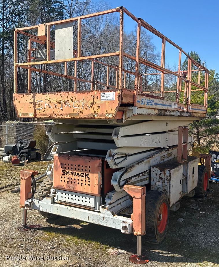 2000 Skyjack SJ9250 scissor lift - EC3502