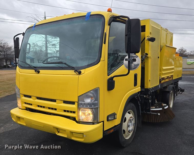 2010 Isuzu NPR street sweeper truck - EC4030