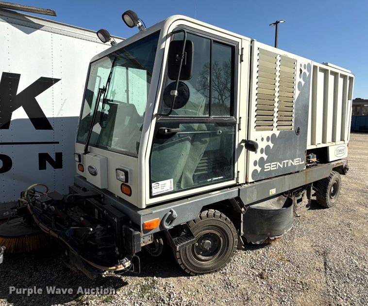 2015 Tennant Sentinel street sweeper - ED3983