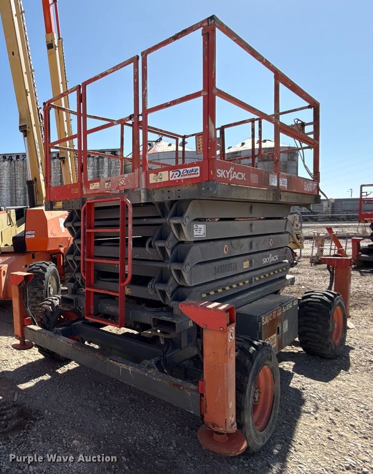 2007 SkyJack SJ8243RT scissor lift - ED3990