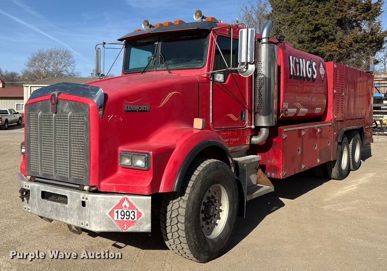 2005 Kenworth T800 fuel / lube truck - ED4088