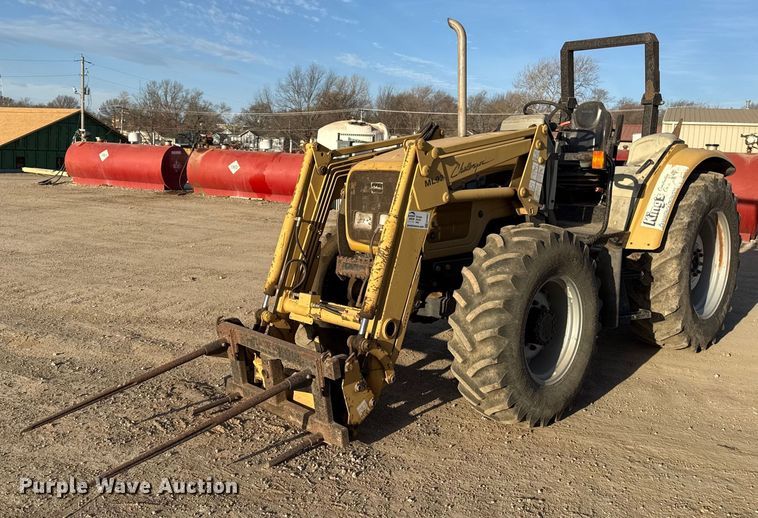 Challenger MT425B MFWD tractor - ED4093