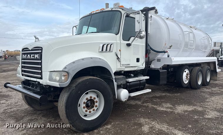 2010 Mack GU713 vacuum truck - EG2566