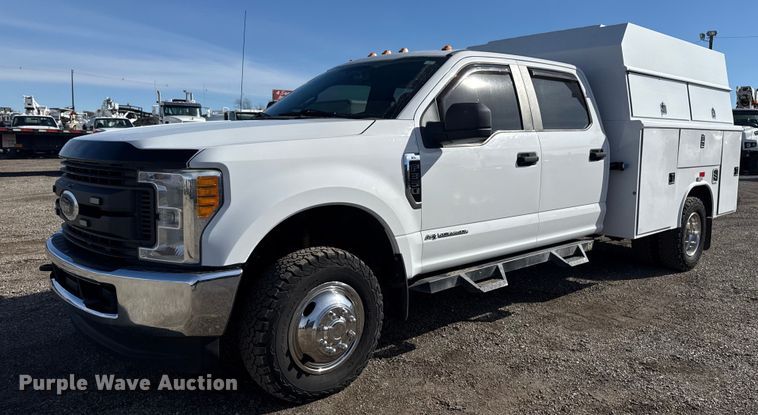 2017 Ford F350 Super Duty XL Crew Cab utility bed pickup truck - EG2600