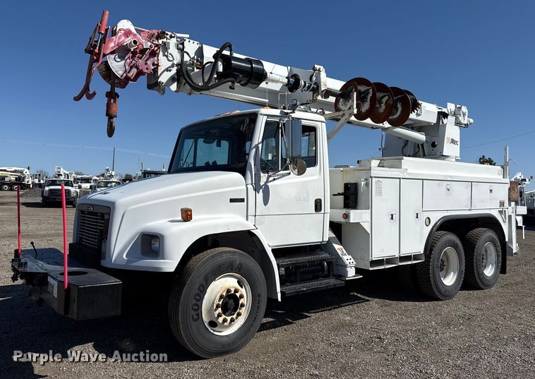 2001 Freightliner FL80 digger derrick truck - EG2621