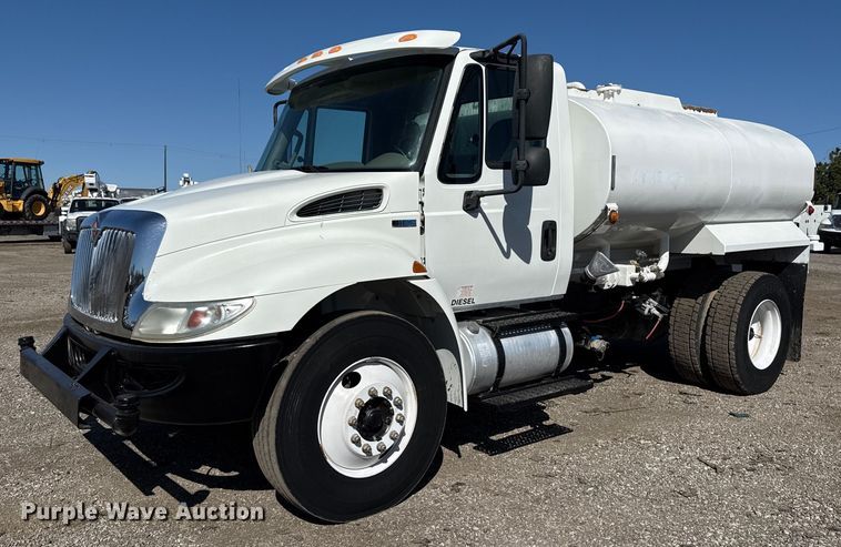 2015 International 4300 water truck - EG2625