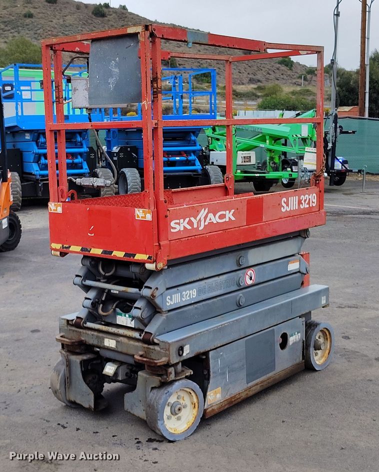 2013 Skyjack  SJIII-3219 scissor lift - EH0189