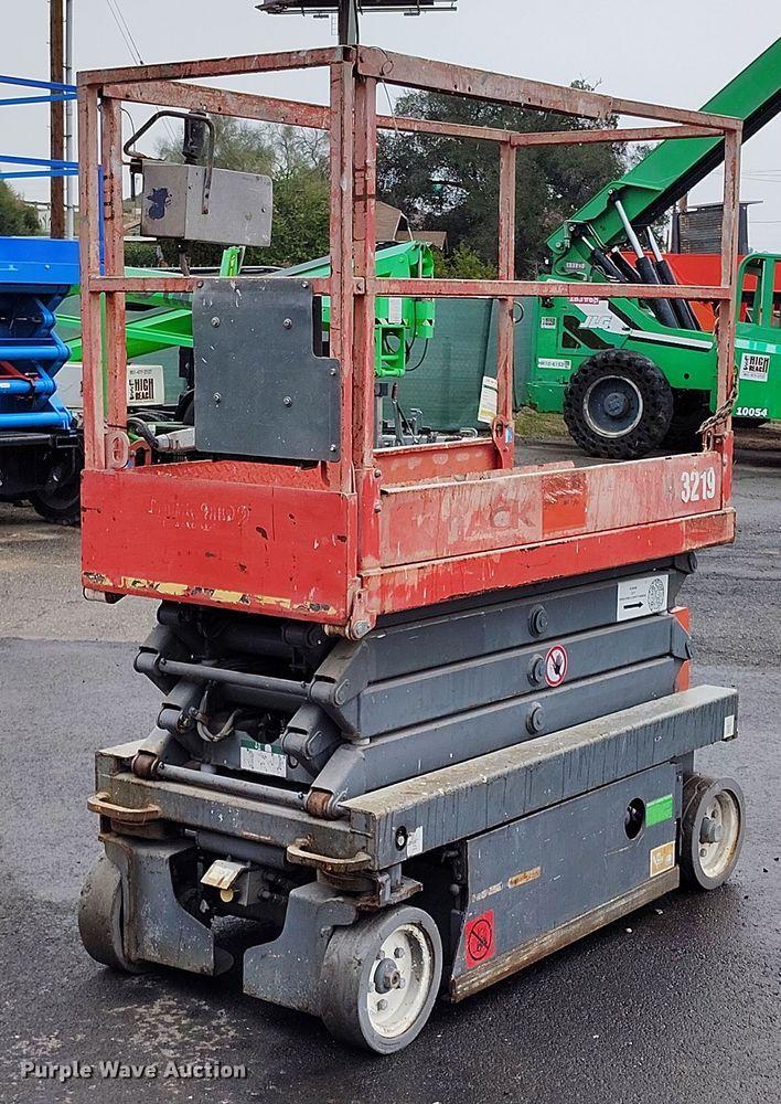 2012 Skyjack  SJIII-3219 scissor lift - EH0190