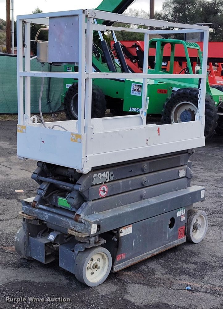 2004 Skyjack  SJIII-3219 scissor lift - EH0193