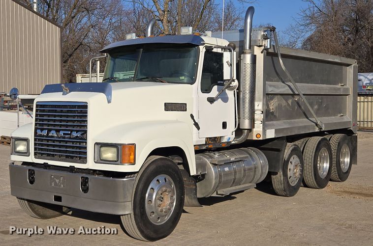 2005 Mack 613 dump truck - EQ6836