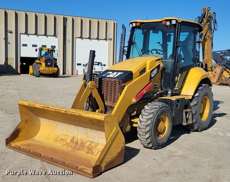 2015 Caterpillar 420F2 backhoe - NB9893
