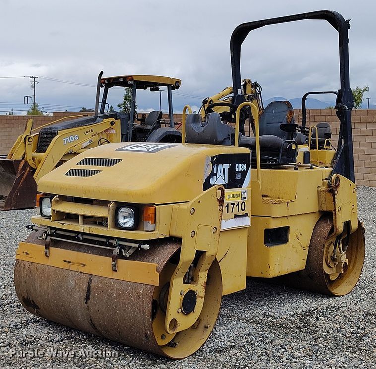 2011 Caterpillar CB34 XW double drum vibratory roller - YA0342