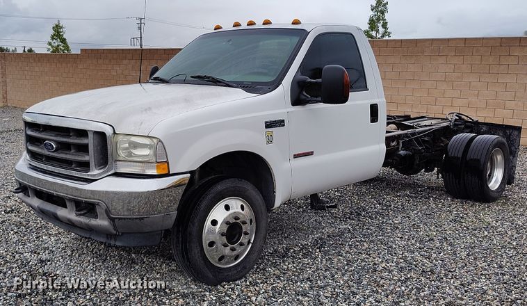 2003 Ford F550 Super Duty XL truck cab and chassis - YA0344