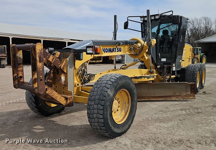 2011 Komatsu GD655-5 motor grader - DT7661