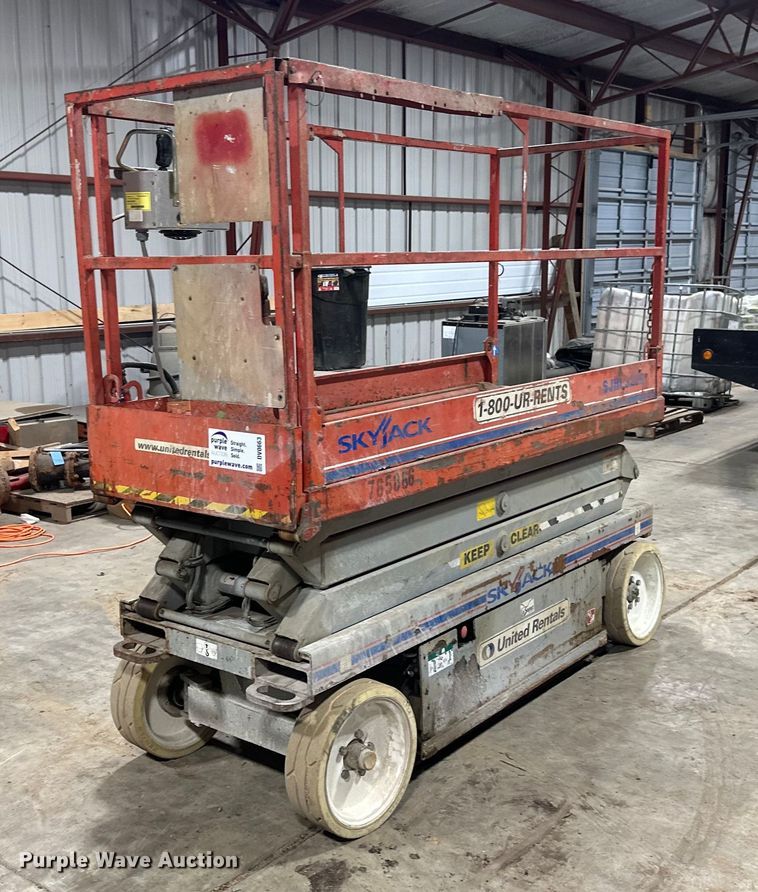 Scissor or Vertical Lift For Sale In Minnesota | Purple Wave Auction