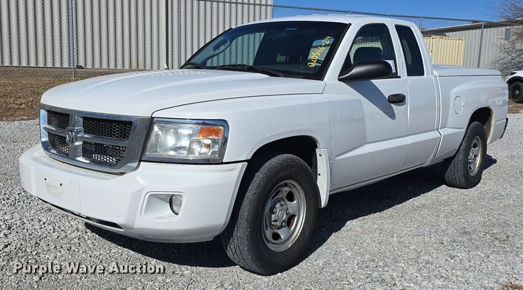 2010 Dodge Dakota Ext. Cab pickup truck - DW3203