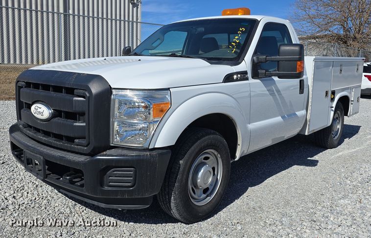 2013 Ford F250 Super Duty XL utility bed pickup truck - DW3207