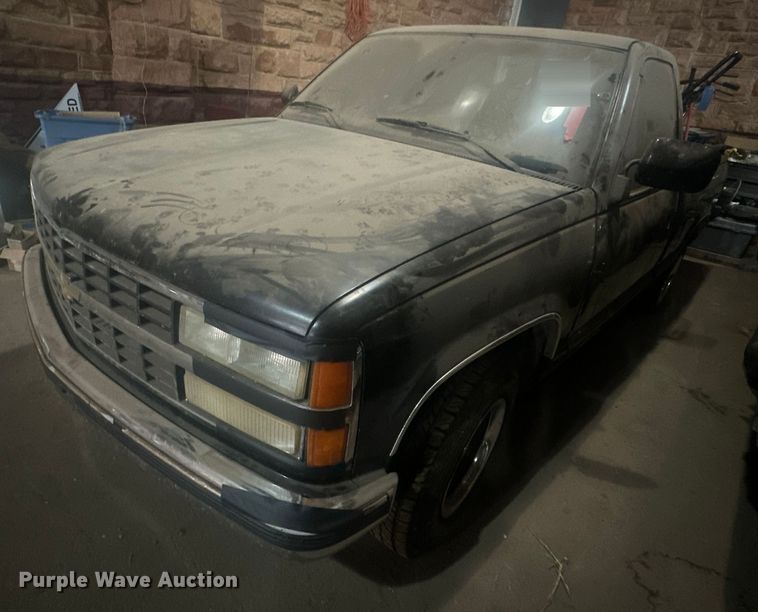 1990 Chevrolet C1500 pickup truck - DW5101