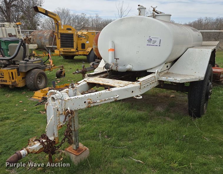Fruehauf XM-107E2 water tank trailer - DW8609