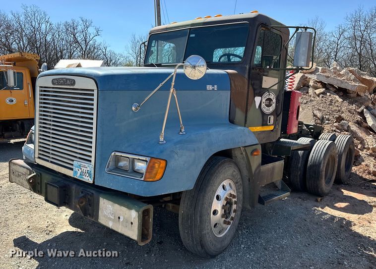 2000 Freightliner FLD 120 semi truck - EK0546