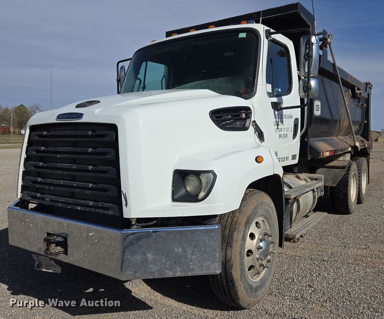 2014 Freightliner 114SD dump truck - EL5695