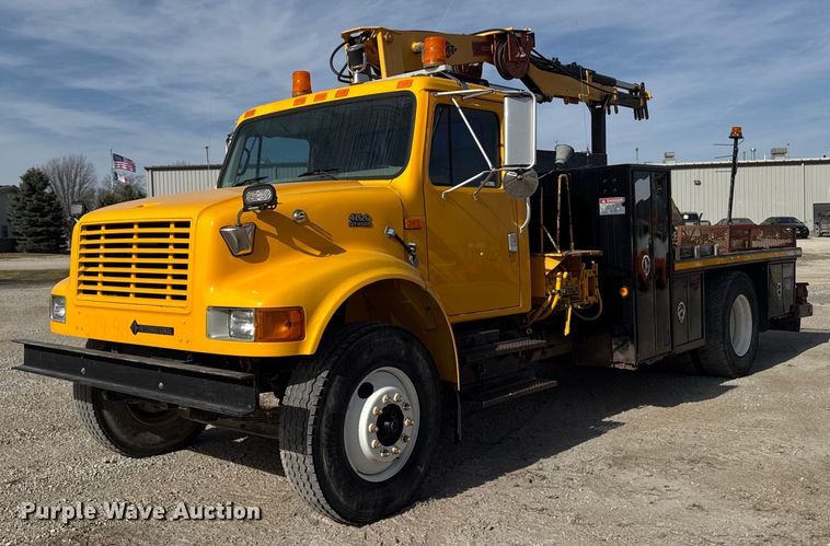 1998 International 4700 crane truck - EM3605