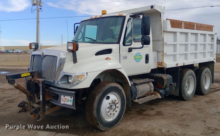 2004 International 7400 dump truck - EO0543