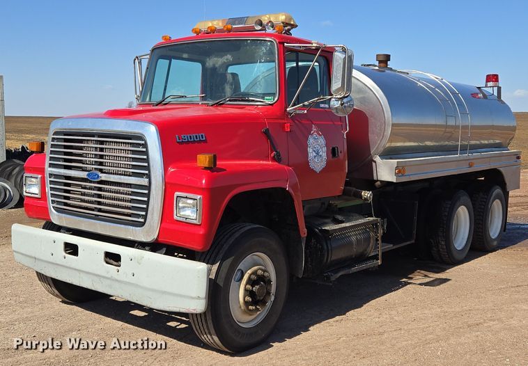 1995 Ford L9000 tanker fire truck - EQ6799