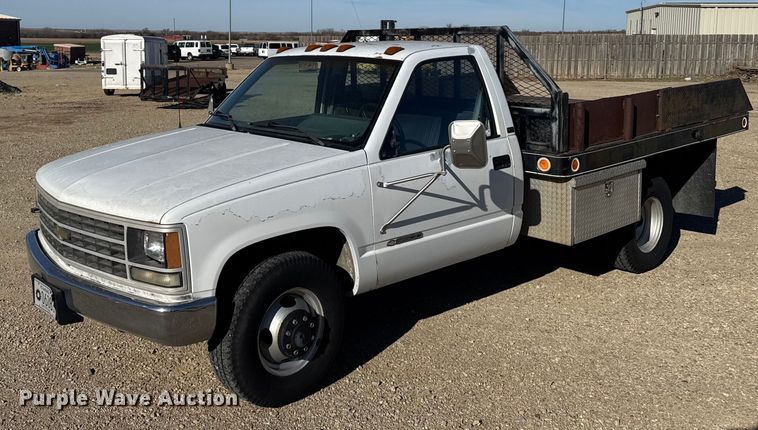 1990 Chevrolet K3500 flatbed pickup truck - NN9724