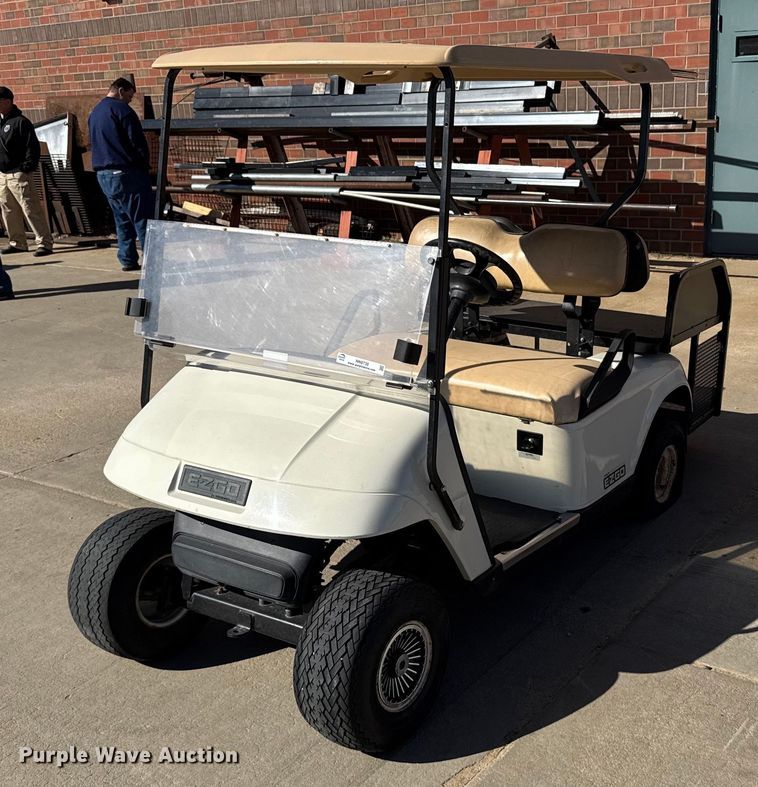 E-Z-Go TXT golf cart - NN9730