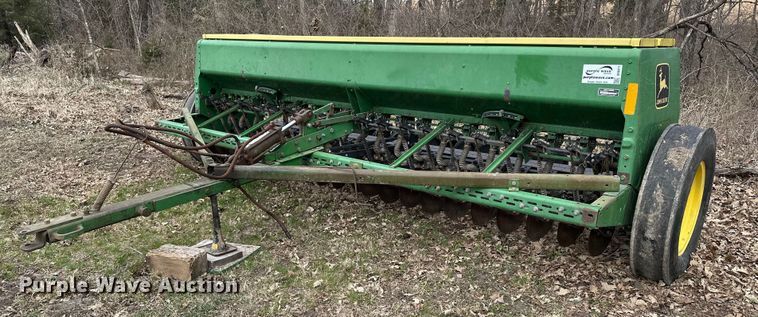 John Deere 8300 grain drill - DF8471