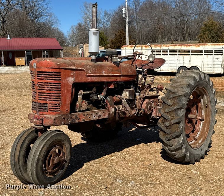 1953 Farmall Super M tractor - DO0448