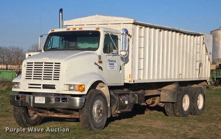 1991 International 8100  grain truck - DP6245