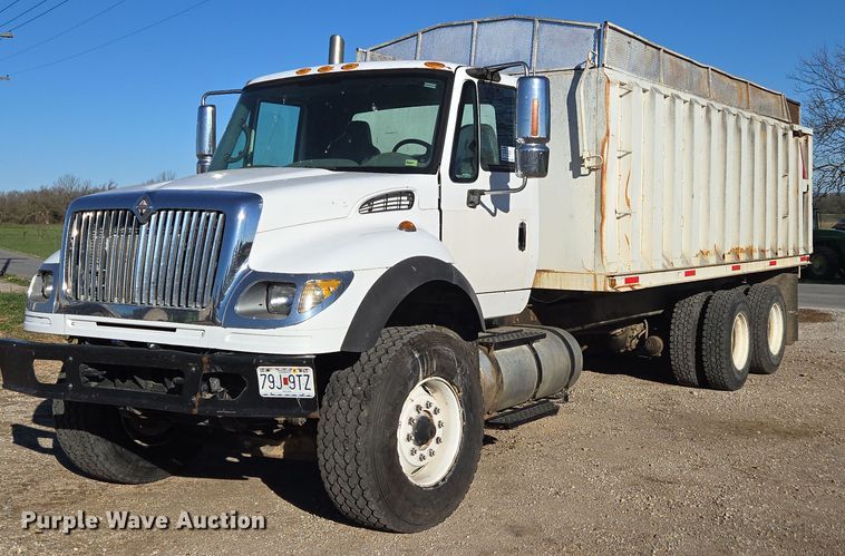 2005 International 7600 6x4 silage truck - DP6246