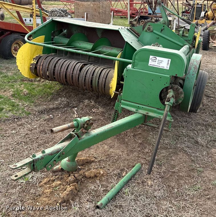 John Deere small square baler - DQ6498