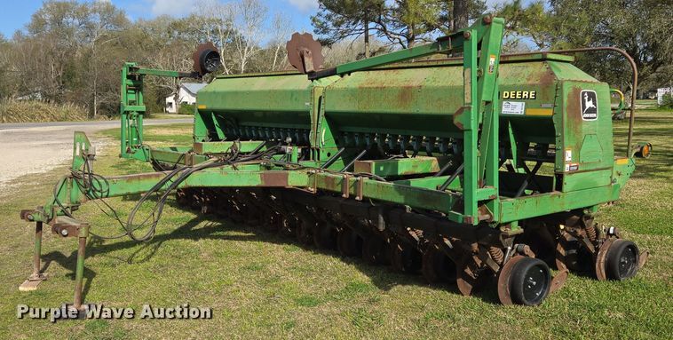 John Deere 1560 no-till grain drill - DV1340