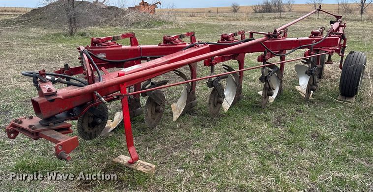 Case IH 720 five bottom plow - ED4119